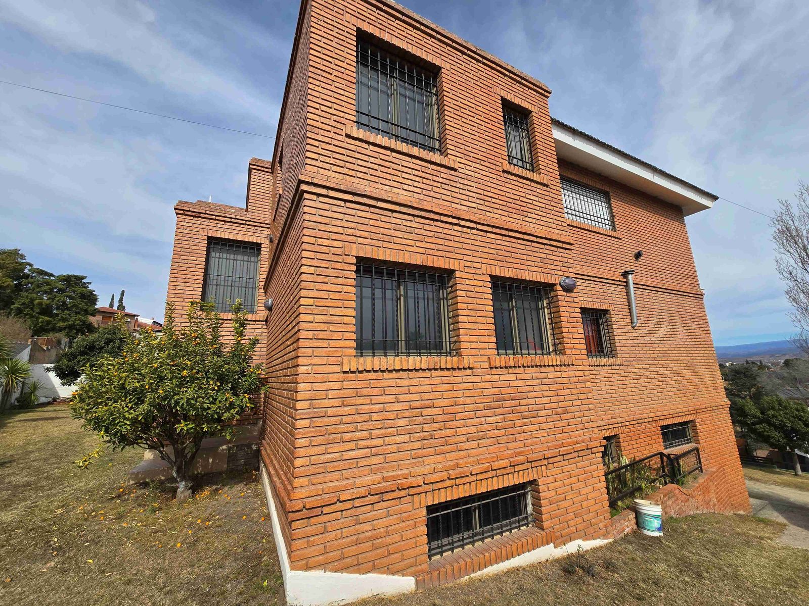 EXCELENTE CASA EN VENTA EN VILLA CARLOS PAZ, BARRIO COSTA AZUL, 4Dormitorios, Vista Panorámica — foto 6