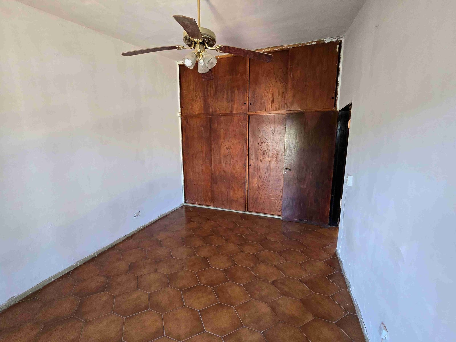 DEPARTAMENTO EN ALQUILER ANUAL - B° LA QUINTA - 11