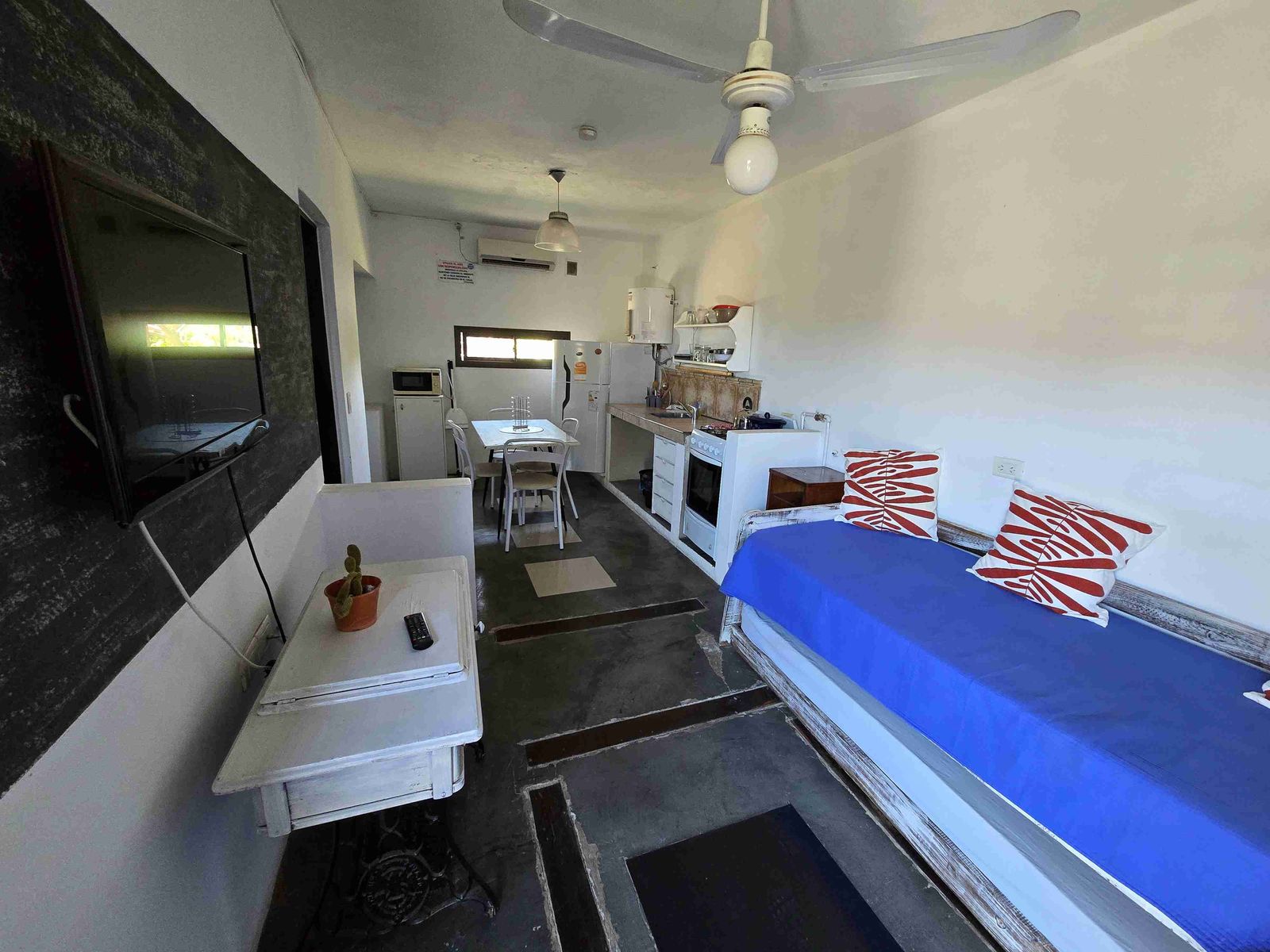 DEPARTAMENTO EN ALQUILER ANUAL - B° LA QUINTA - 12