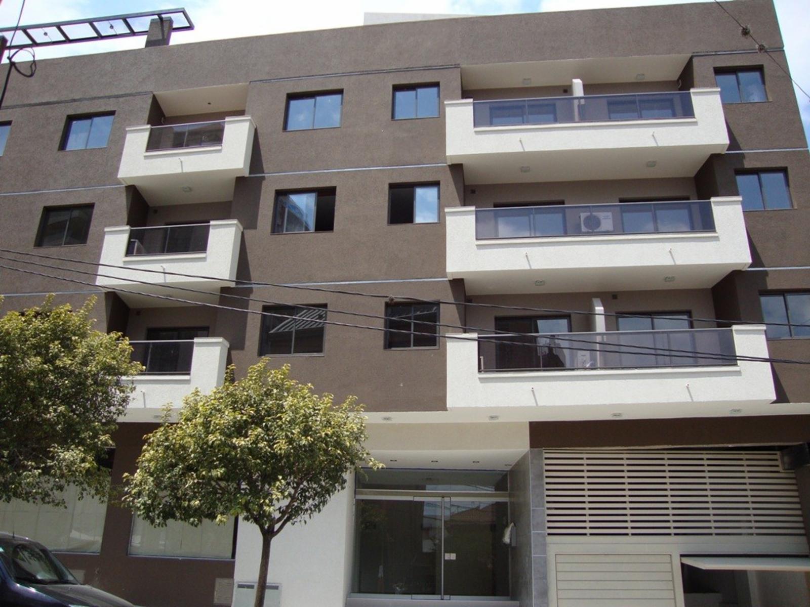 EXCELENTE DEPARTAMENTO EN VENTA EN CARLOS PAZ, 2DORMITORIOS,FRENTECONBALCÓN A LA CALLE + Patio — foto 2