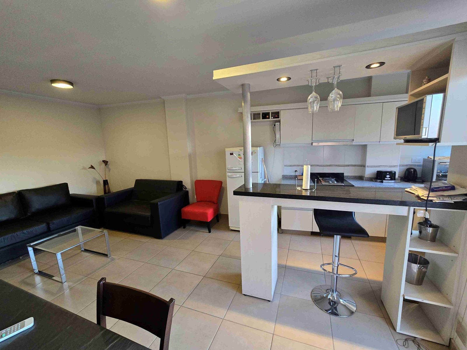 EXCELENTE DEPARTAMENTO EN VENTA EN CARLOS PAZ, 2DORMITORIOS,FRENTECONBALCÓN A LA CALLE + Patio — foto 8