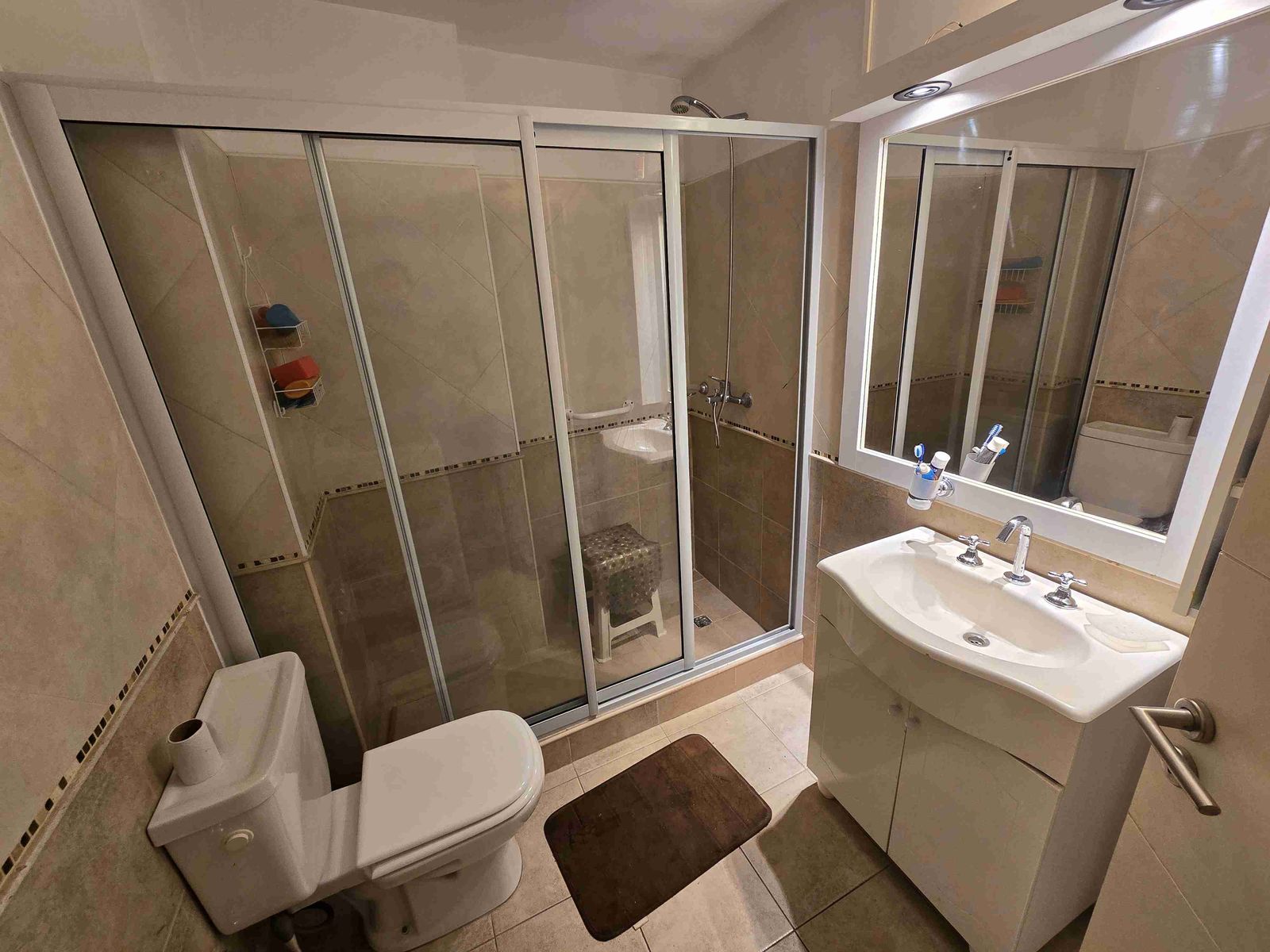 EXCELENTE DEPARTAMENTO EN VENTA EN CARLOS PAZ, 2DORMITORIOS,FRENTECONBALCÓN A LA CALLE + Patio — foto 11