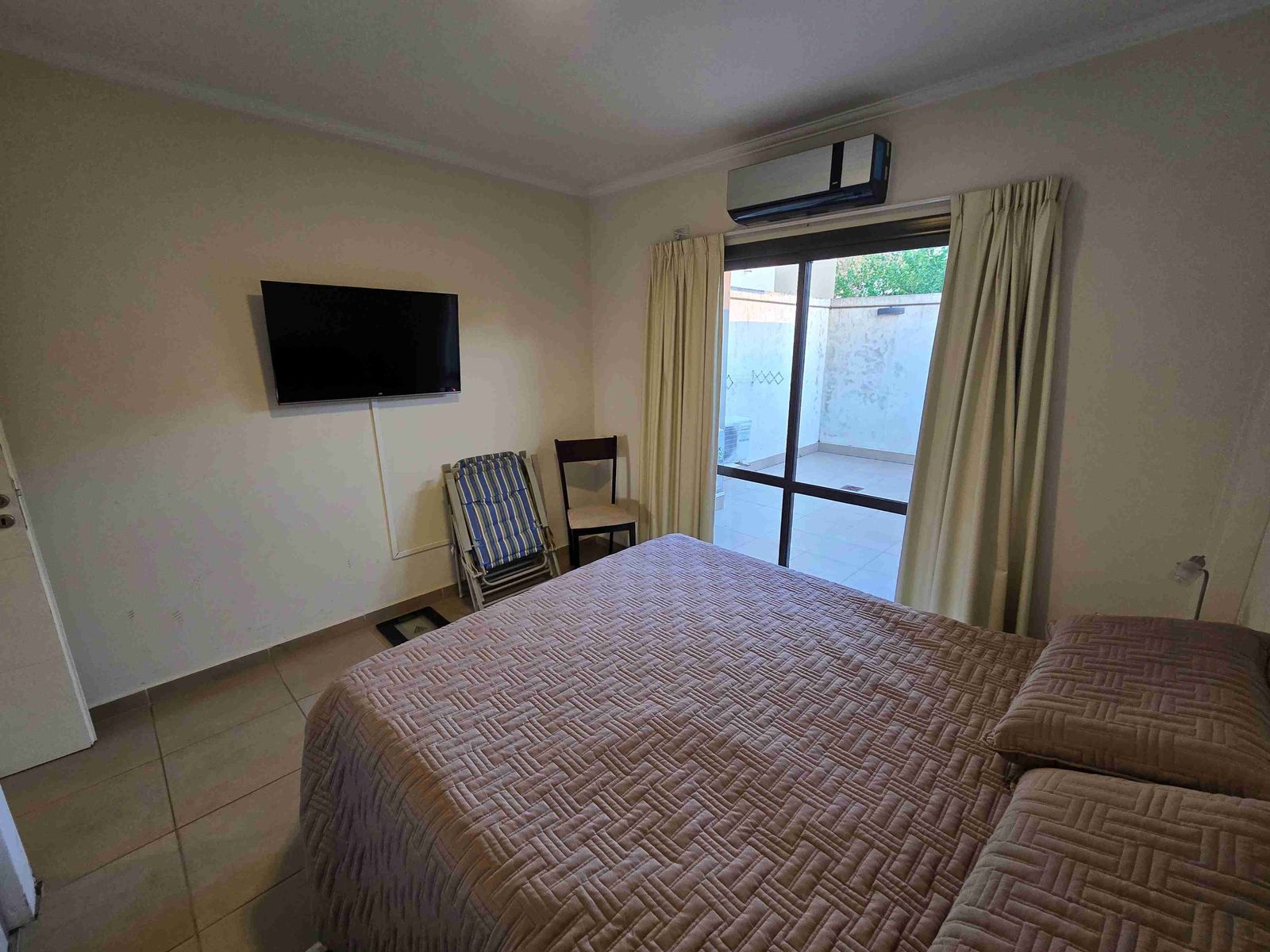 EXCELENTE DEPARTAMENTO EN VENTA EN CARLOS PAZ, 2DORMITORIOS,FRENTECONBALCÓN A LA CALLE + Patio — foto 12