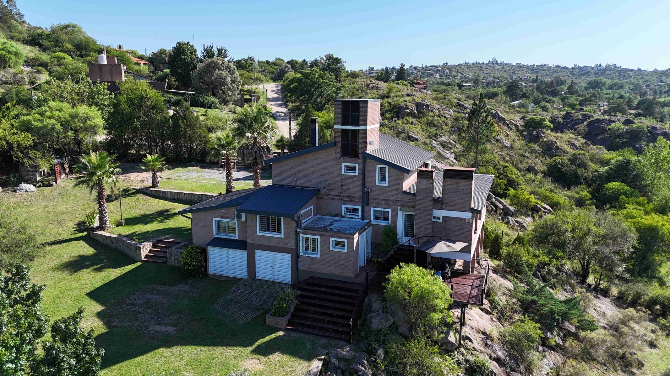 BELLÍSIMA CASA EN VENTA EN ESTANCIA VIEJA, A 2 CUADRAS DEL RIO BALNEARIO, UN LUGAR DE SIERRAS Y RIO — foto 2