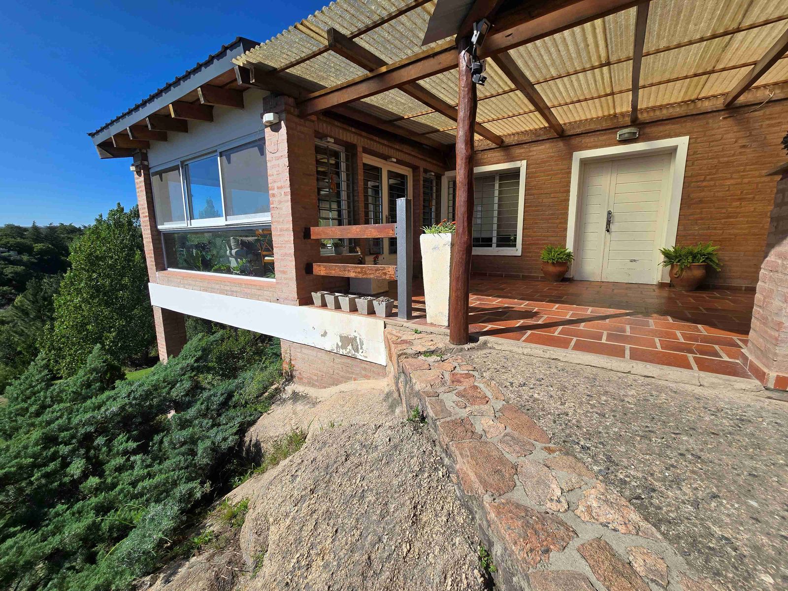 BELLÍSIMA CASA EN VENTA EN ESTANCIA VIEJA, A 2 CUADRAS DEL RIO BALNEARIO, UN LUGAR DE SIERRAS Y RIO — foto 5