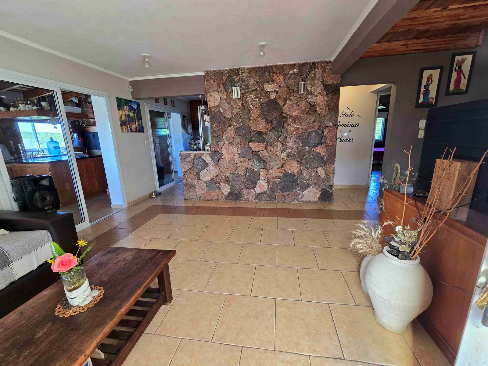 BELLÍSIMA CASA EN VENTA EN ESTANCIA VIEJA, A 2 CUADRAS DEL RIO BALNEARIO, UN LUGAR DE SIERRAS Y RIO — foto 6