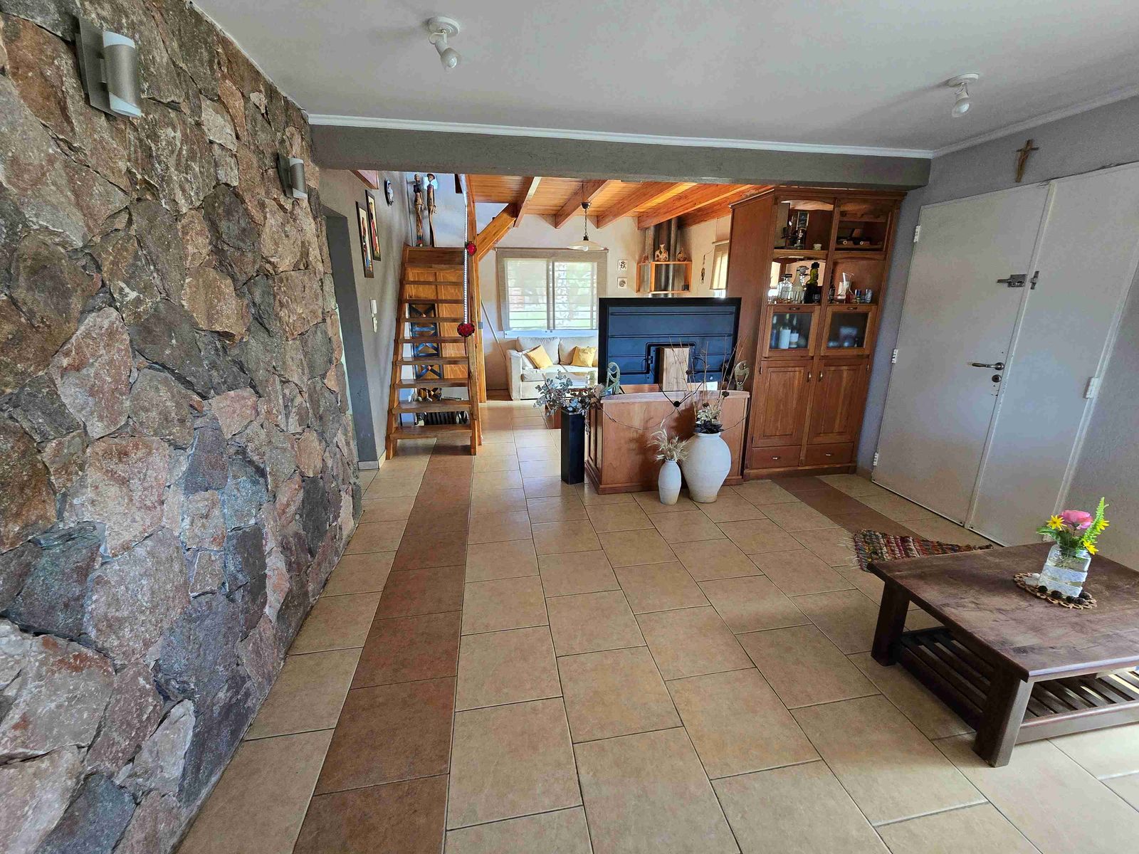 BELLÍSIMA CASA EN VENTA EN ESTANCIA VIEJA, A 2 CUADRAS DEL RIO BALNEARIO, UN LUGAR DE SIERRAS Y RIO — foto 7