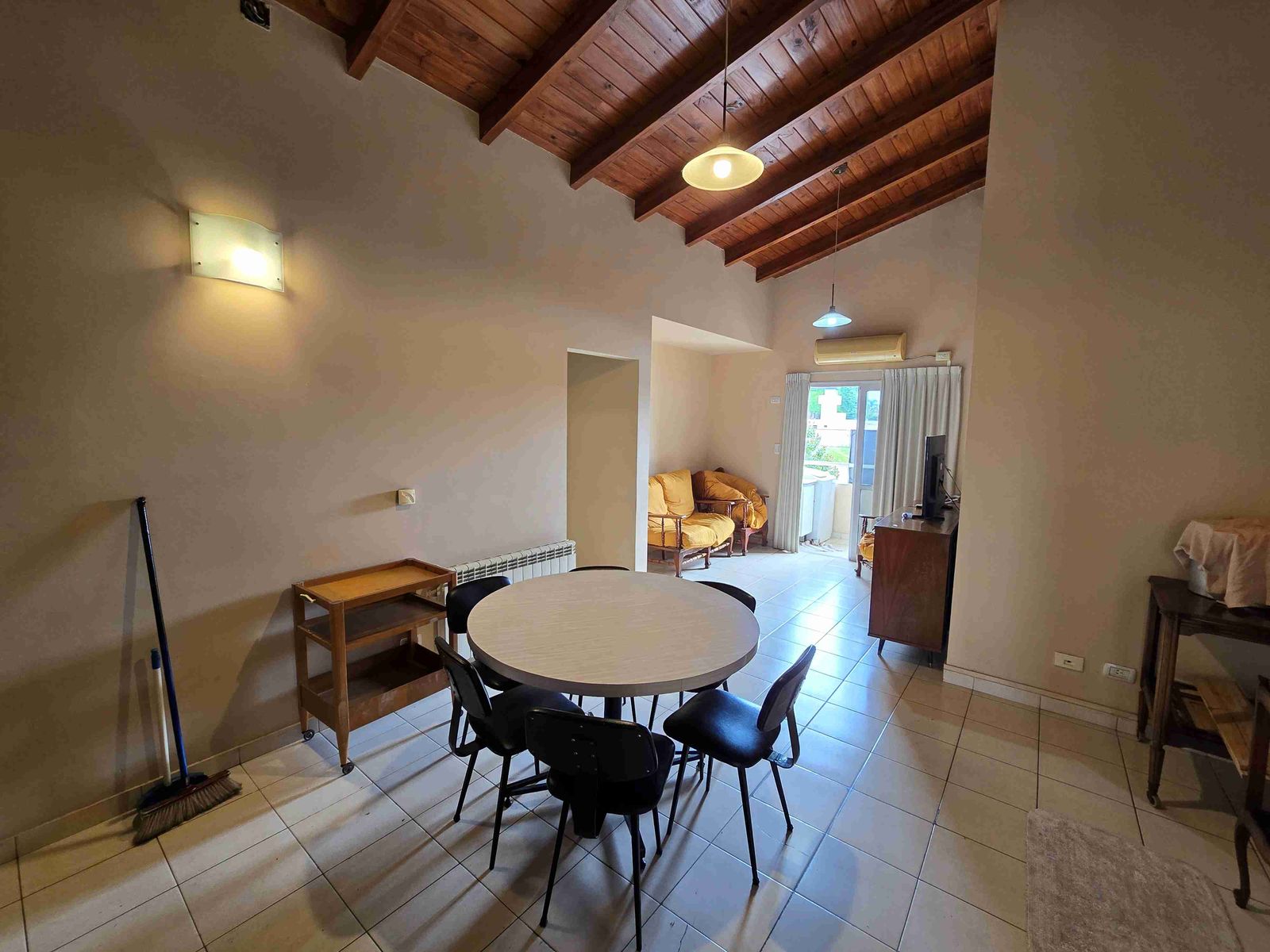 BELLO DEPARTAMENTO EN VENTA EN CARLOS PAZ, 2 DORMITORIOS, CON BALCÓN ALA CALLE. — foto 8