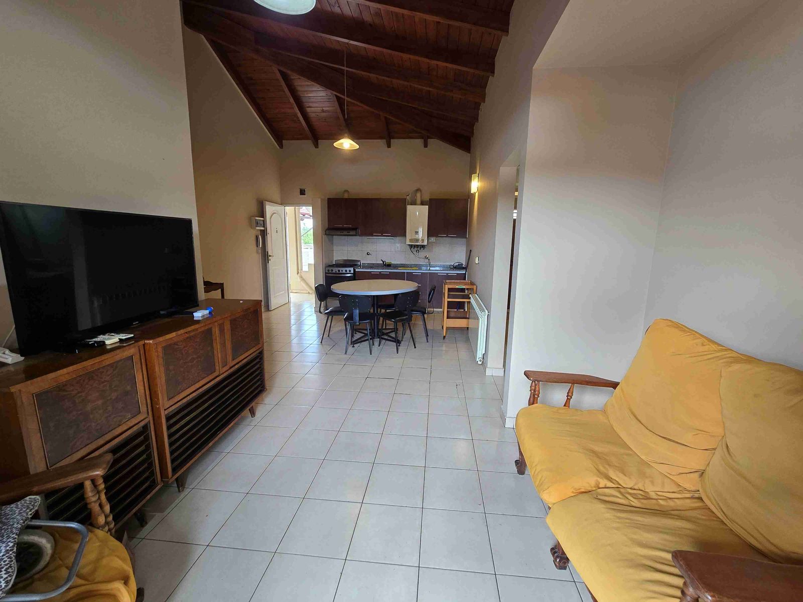 BELLO DEPARTAMENTO EN VENTA EN CARLOS PAZ, 2 DORMITORIOS, CON BALCÓN ALA CALLE. — foto 11