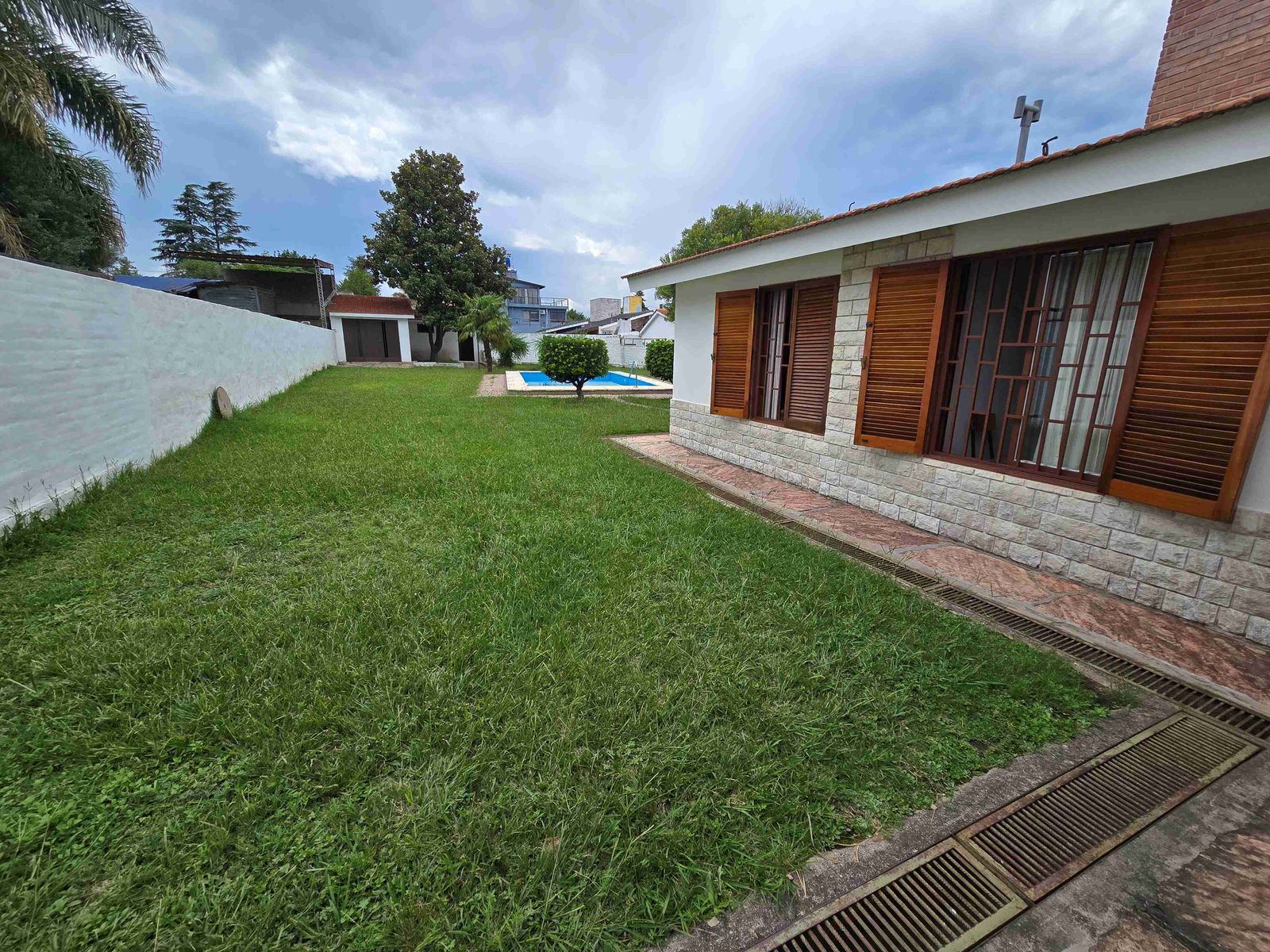 BELLA CASA EN VENTA EN CARLOS, CON PILETA, GAS NATURAL, BARRIO Miguel Muñoz — foto 4
