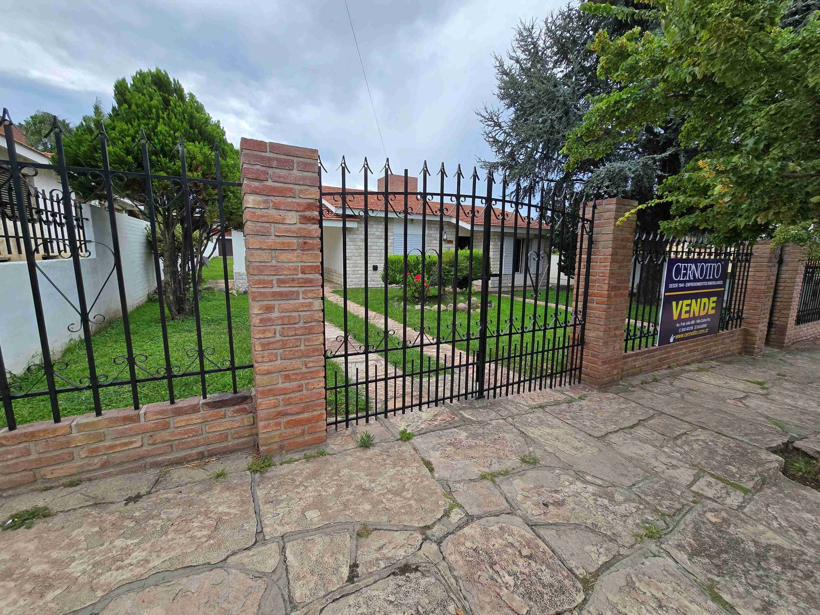 BELLA CASA EN VENTA EN CARLOS, CON PILETA, GAS NATURAL, BARRIO Miguel Muñoz — foto 5