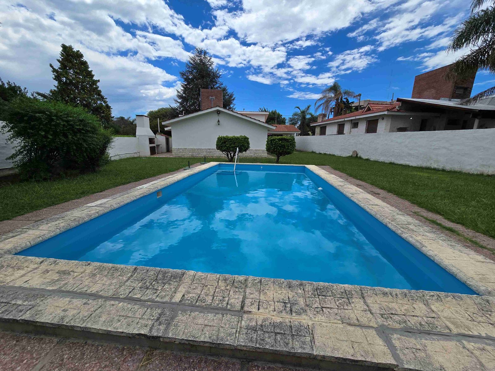 BELLA CASA EN VENTA EN CARLOS, CON PILETA, GAS NATURAL, BARRIO Miguel Muñoz — foto 6