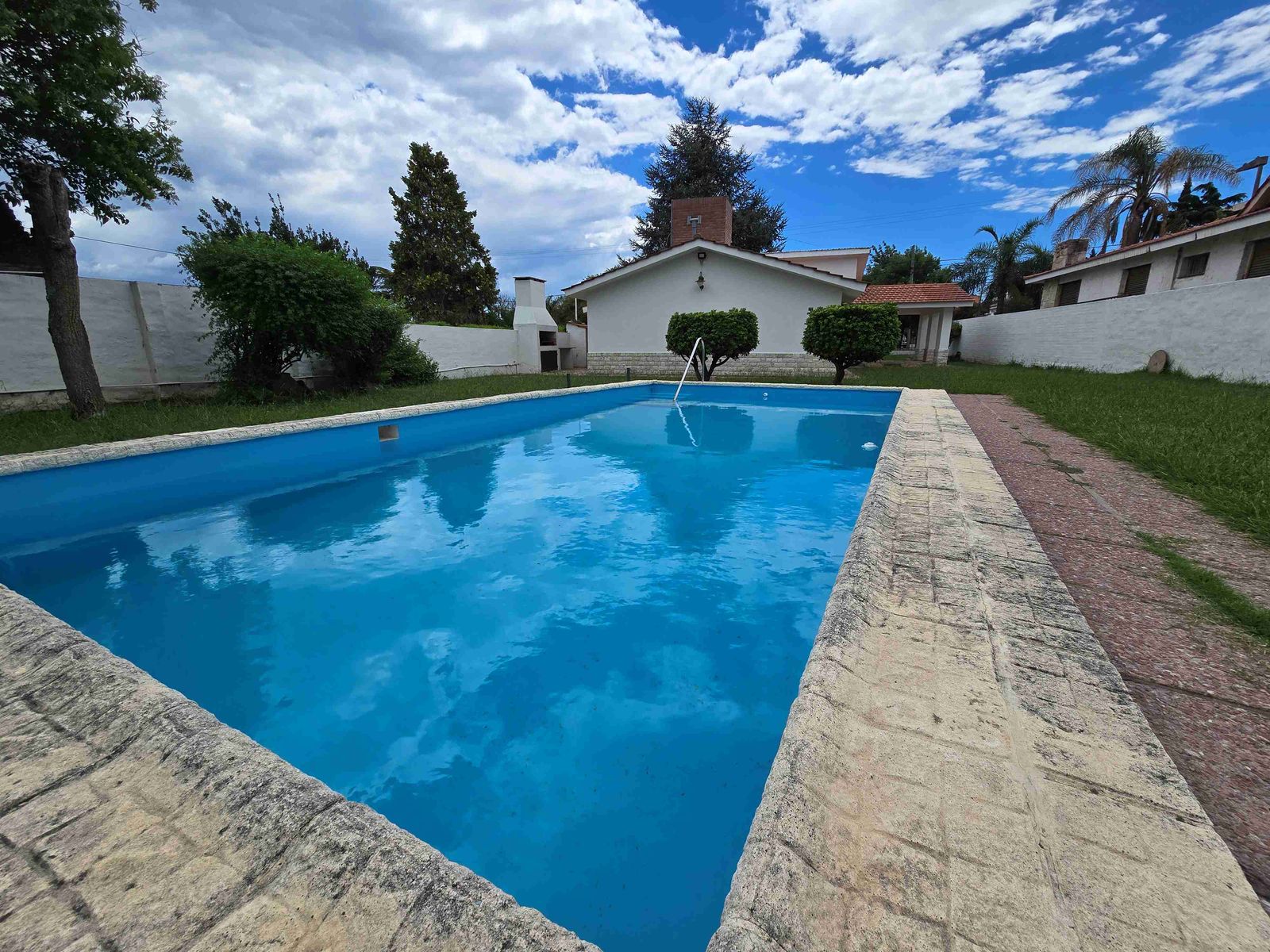 BELLA CASA EN VENTA EN CARLOS, CON PILETA, GAS NATURAL, BARRIO Miguel Muñoz — foto 7