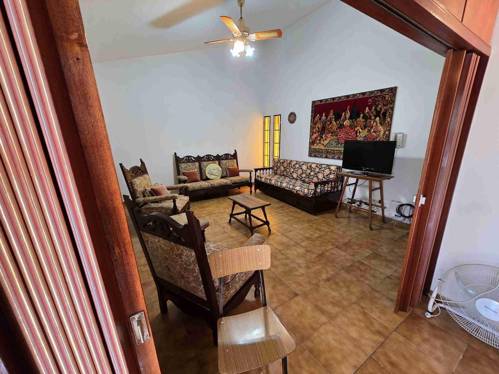 BELLA CASA EN VENTA EN CARLOS, CON PILETA, GAS NATURAL, BARRIO Miguel Muñoz — foto 9