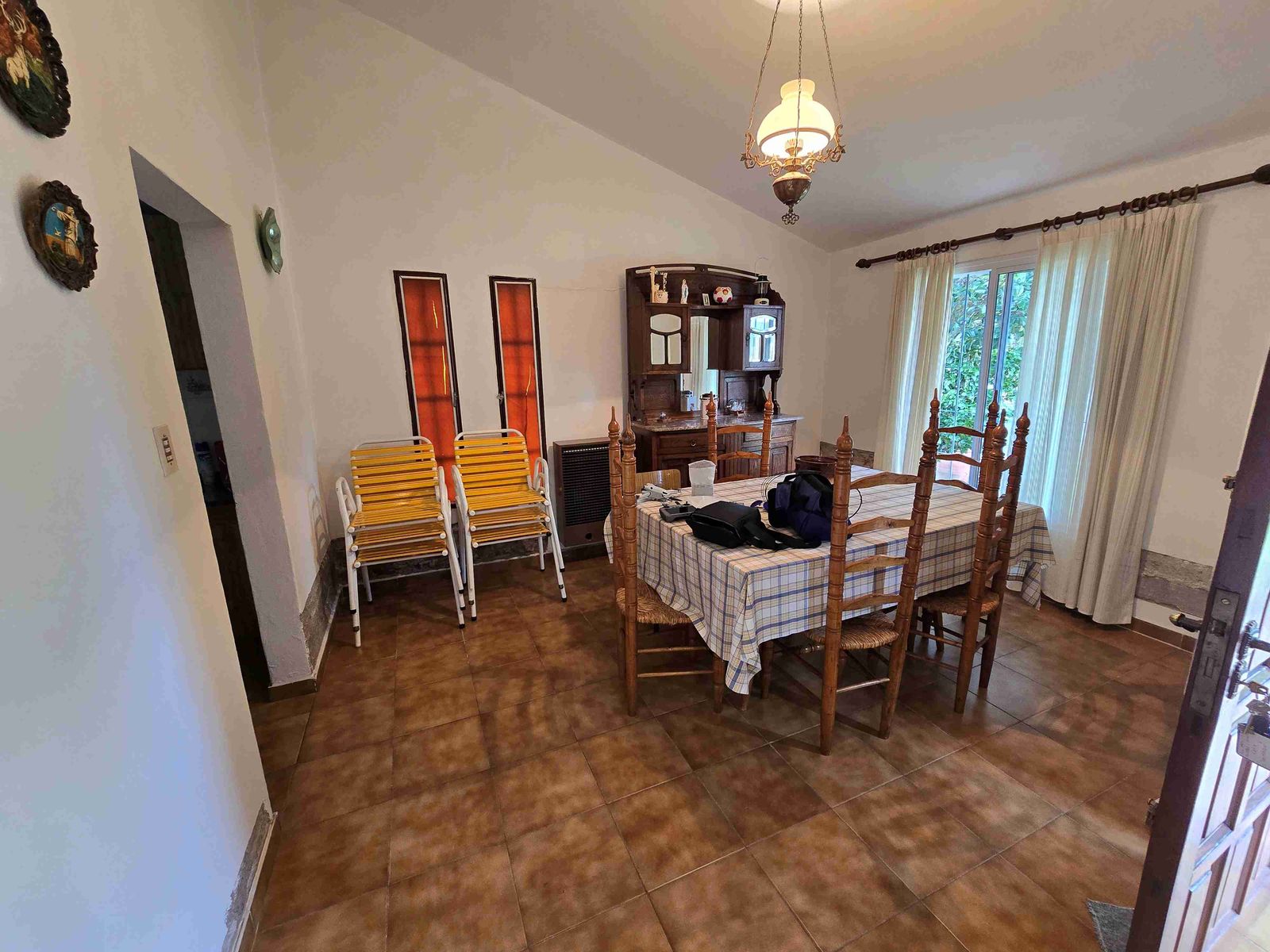 BELLA CASA EN VENTA EN CARLOS, CON PILETA, GAS NATURAL, BARRIO Miguel Muñoz — foto 10