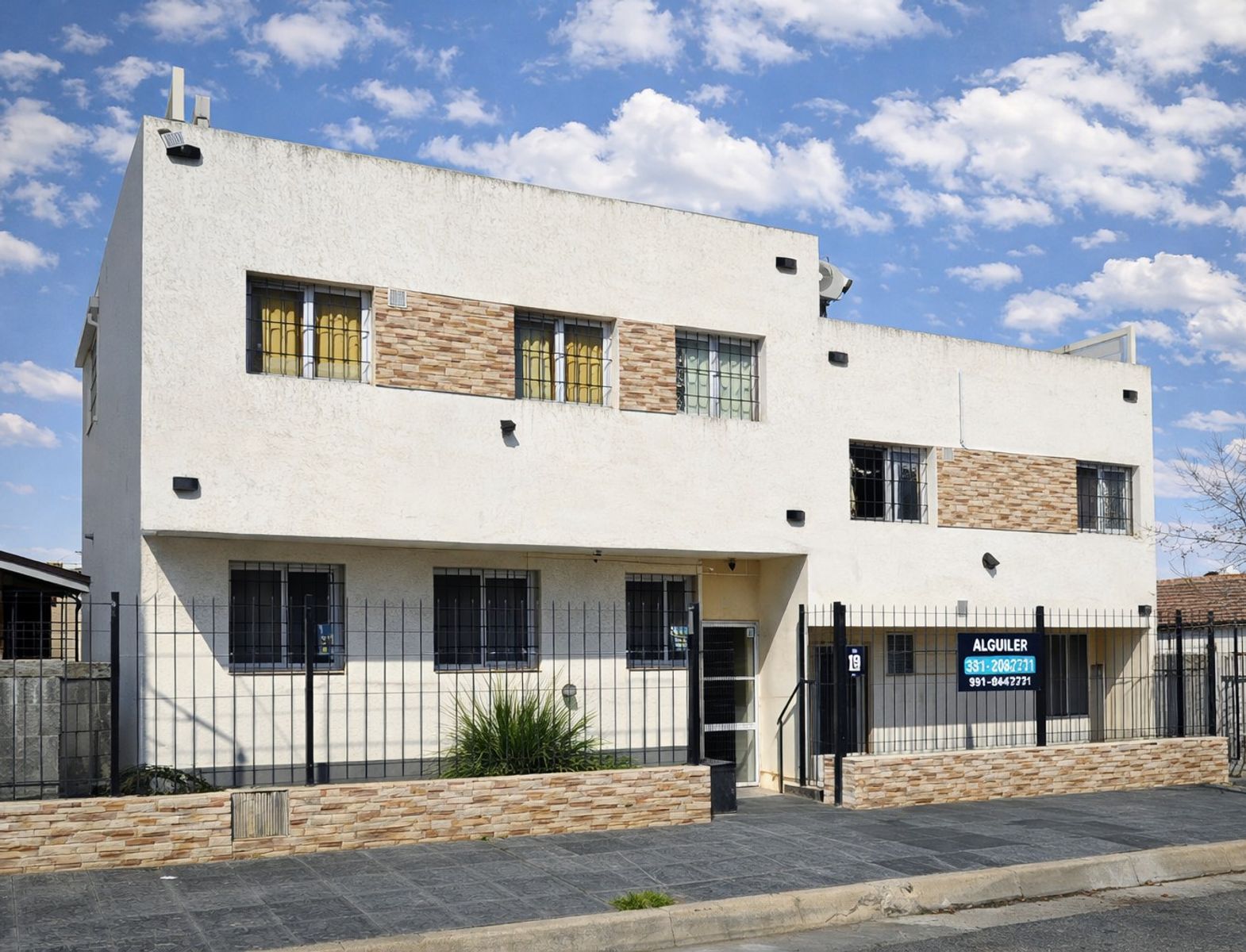 LINDO DEPARTAMENTO EN VENTA EN VILLA CARLOS PAZ, EDIFICIO RÍO DE JANEIRO, 1 DORMITORIO CON PATIO PROPIO. COCHERA - 1