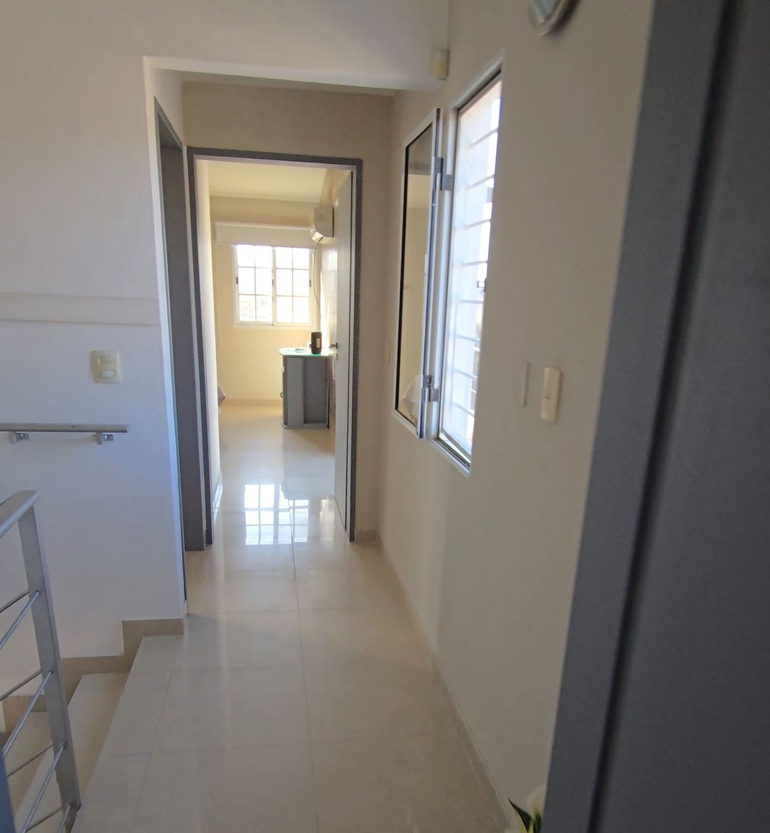 MUY LINDA CASA EN VENTA EN CARLOS PAZ, BARRIO RESIDENCIAL LAS ENSENADAS, CON GAS NATURAL Digna de ver. - 11