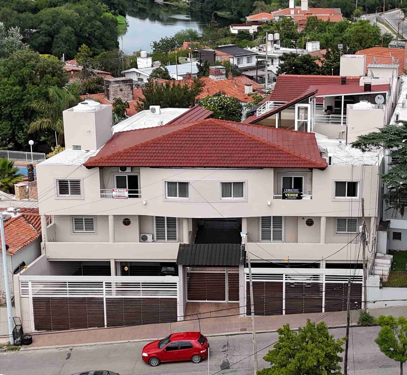 MUY LINDO DEPARTAMENTO de 2 dormitorios, EN VILLA CARLOS PAZ, ALQUILER PERMANENTE A 2 AÑOS, EN COMPLEJO CON PILETA, QUINCHO ASADOR, Gas Natural. Calefacción central - 1