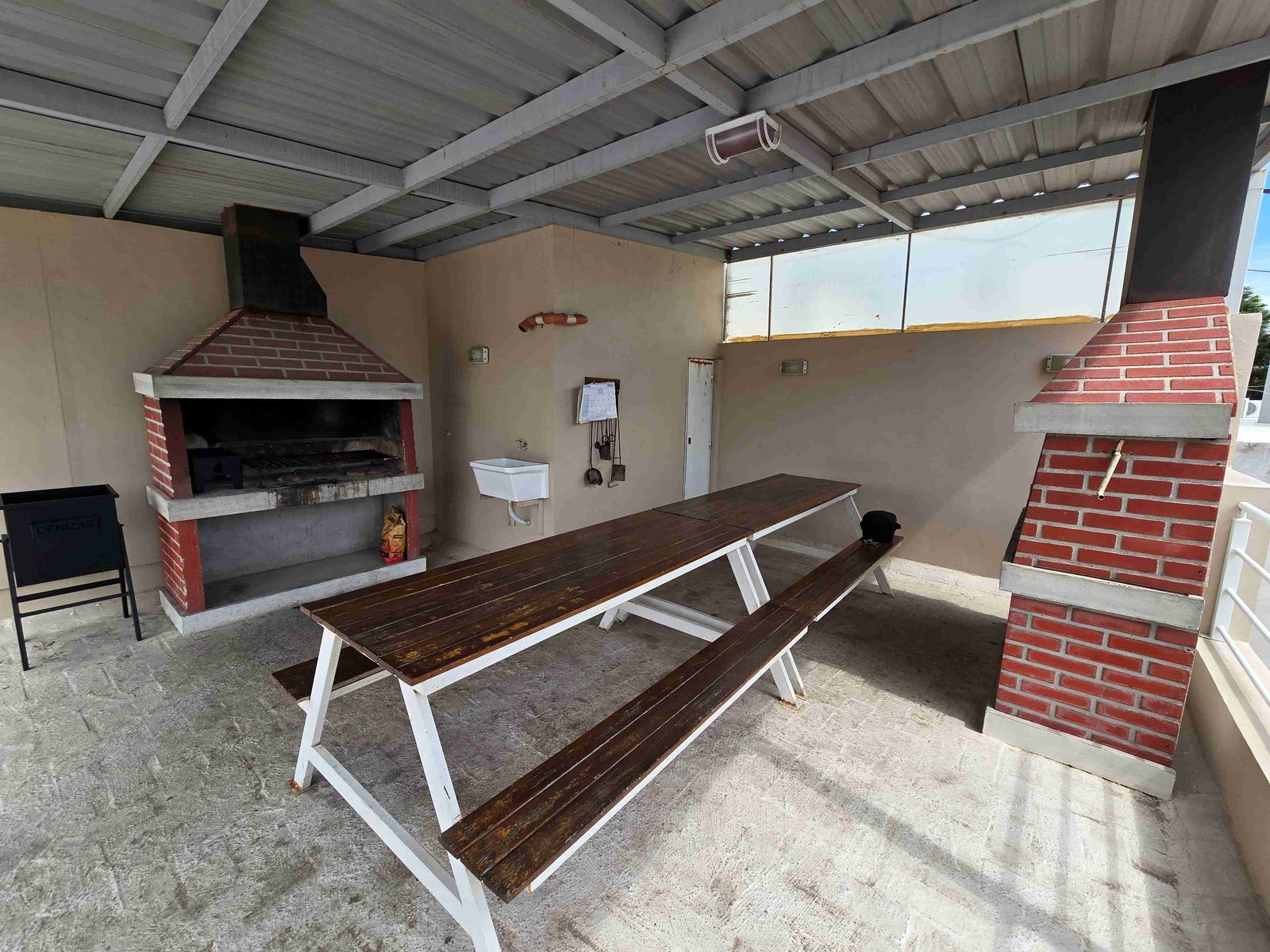 MUY LINDO DEPARTAMENTO de 2 dormitorios, EN VILLA CARLOS PAZ, ALQUILER PERMANENTE A 2 AÑOS, EN COMPLEJO CON PILETA, QUINCHO ASADOR, Gas Natural. Calefacción central - 6
