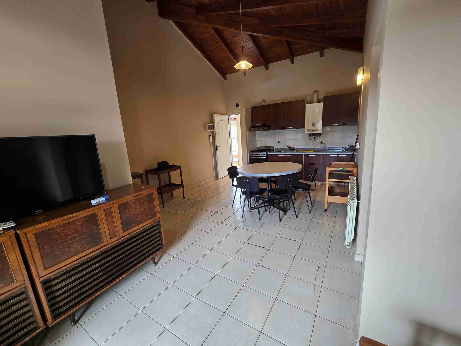 MUY LINDO DEPARTAMENTO de 2 dormitorios, EN VILLA CARLOS PAZ, ALQUILER PERMANENTE A 2 AÑOS, EN COMPLEJO CON PILETA, QUINCHO ASADOR, Gas Natural. Calefacción central - 9