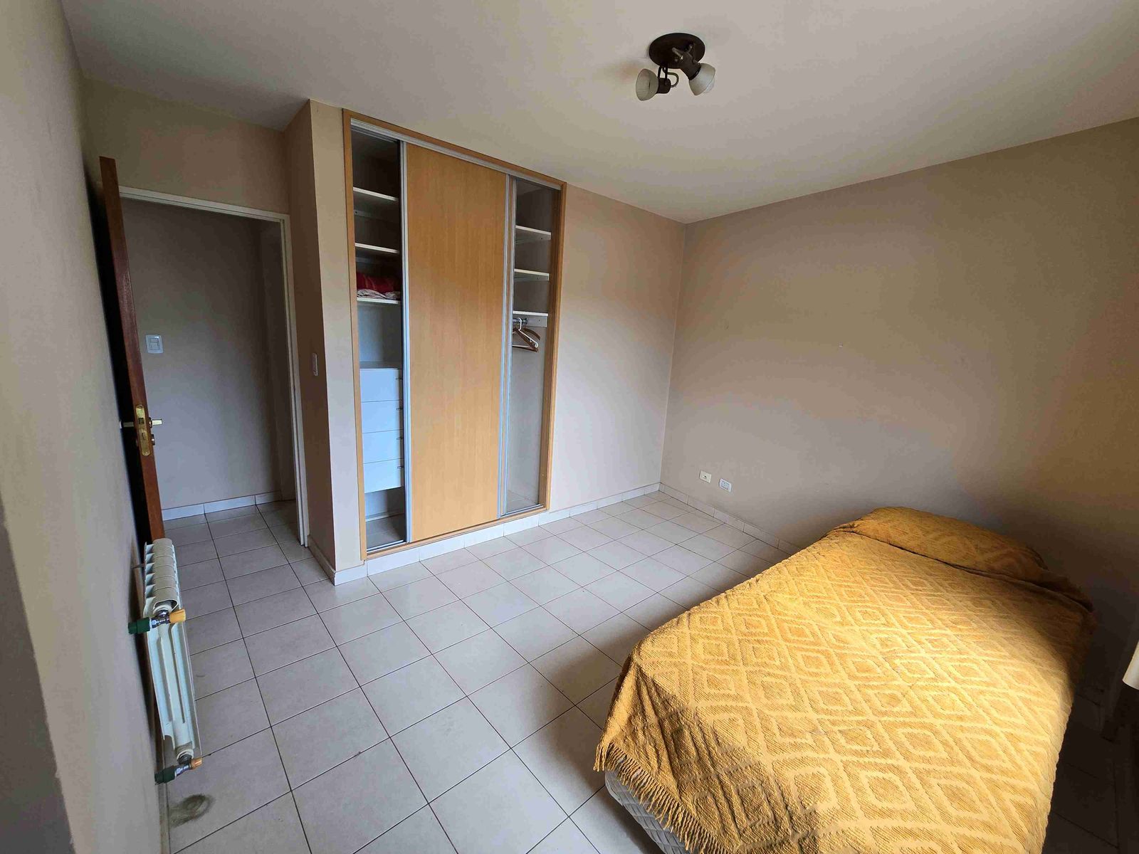 MUY LINDO DEPARTAMENTO de 2 dormitorios, EN VILLA CARLOS PAZ, ALQUILER PERMANENTE A 2 AÑOS, EN COMPLEJO CON PILETA, QUINCHO ASADOR, Gas Natural. Calefacción central - 10