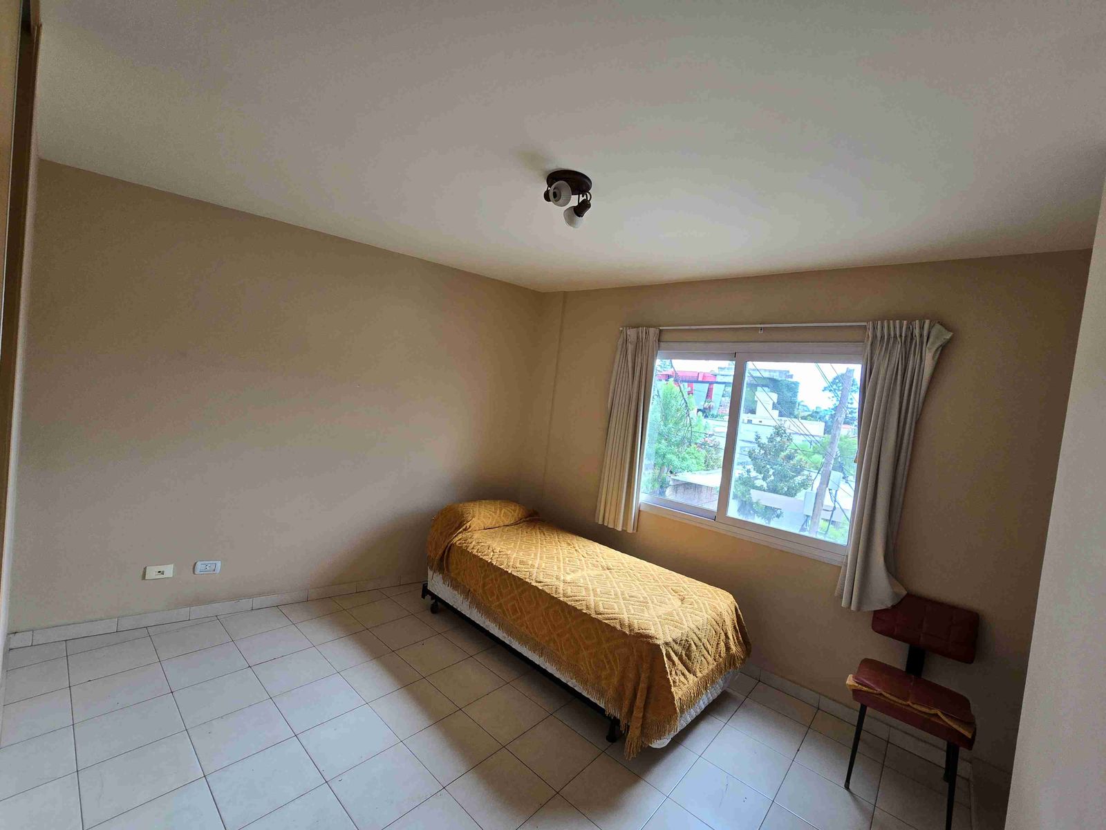 MUY LINDO DEPARTAMENTO de 2 dormitorios, EN VILLA CARLOS PAZ, ALQUILER PERMANENTE A 2 AÑOS, EN COMPLEJO CON PILETA, QUINCHO ASADOR, Gas Natural. Calefacción central - 11