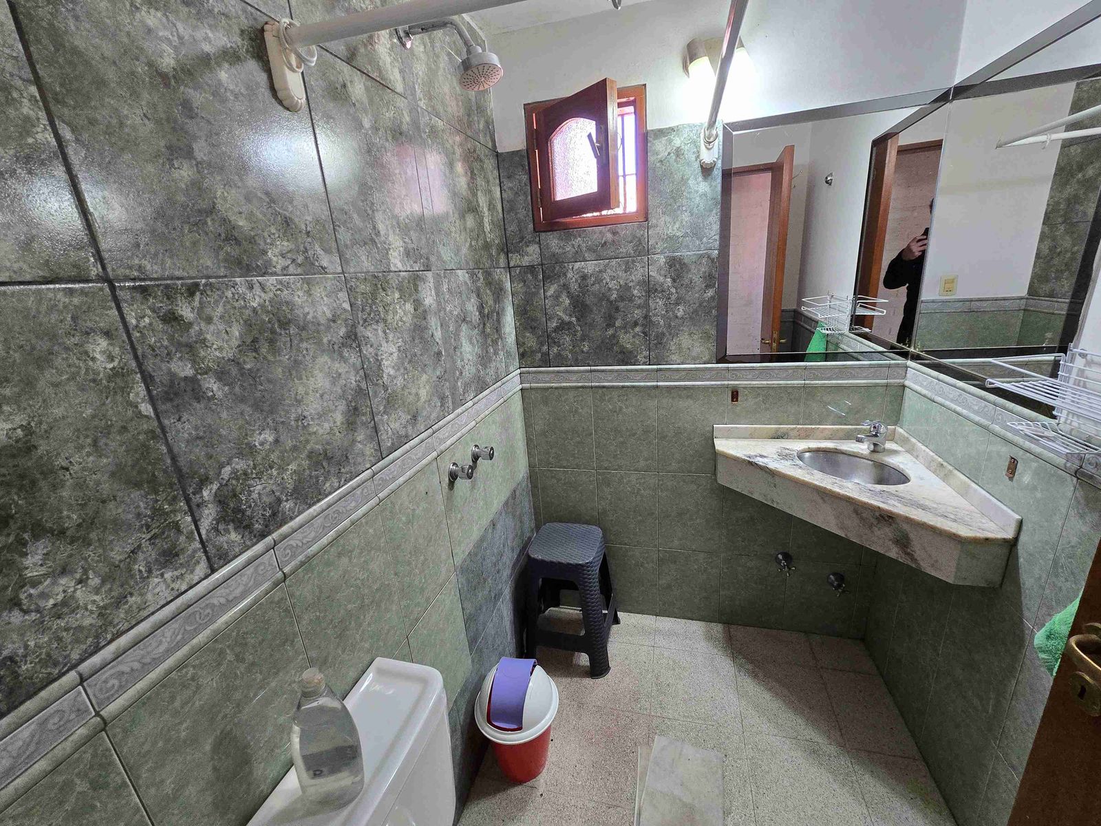 MUY LINDA Y AMPLIA CASA EN VENTA EN CARLOS PAZ, BARRIO SANTA RITA, TODOS LOS SERVICIOS. - 6