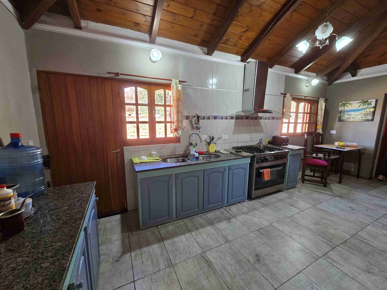 MUY LINDA Y AMPLIA CASA EN VENTA EN CARLOS PAZ, BARRIO SANTA RITA, TODOS LOS SERVICIOS. - 7