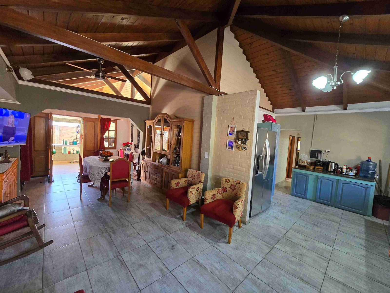 MUY LINDA Y AMPLIA CASA EN VENTA EN CARLOS PAZ, BARRIO SANTA RITA, TODOS LOS SERVICIOS. - 8