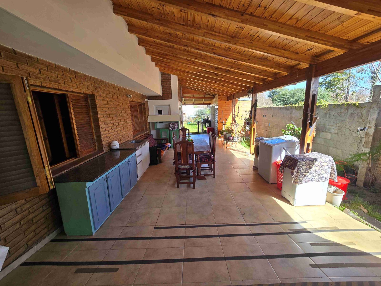 MUY LINDA Y AMPLIA CASA EN VENTA EN CARLOS PAZ, BARRIO SANTA RITA, TODOS LOS SERVICIOS. - 10