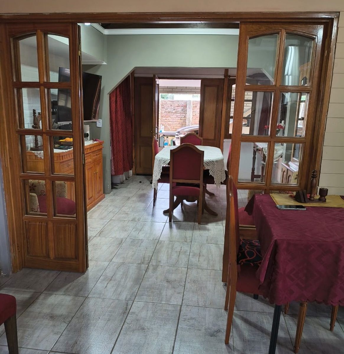 MUY LINDA Y AMPLIA CASA EN VENTA EN CARLOS PAZ, BARRIO SANTA RITA, TODOS LOS SERVICIOS. - 12