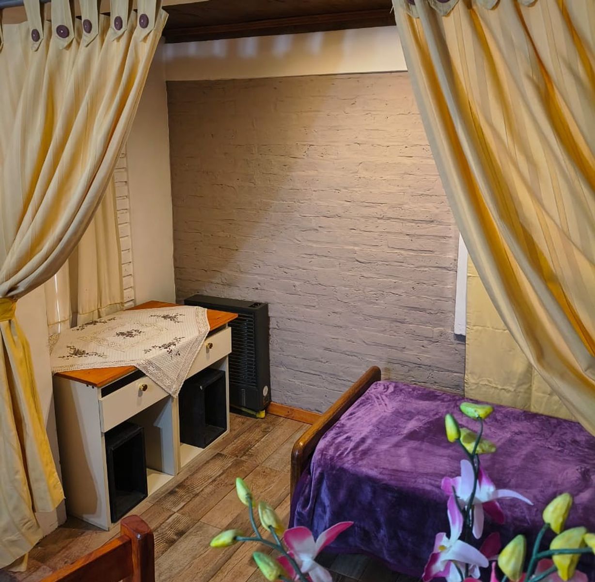 MUY LINDA Y AMPLIA CASA EN VENTA EN CARLOS PAZ, BARRIO SANTA RITA, TODOS LOS SERVICIOS. - 14