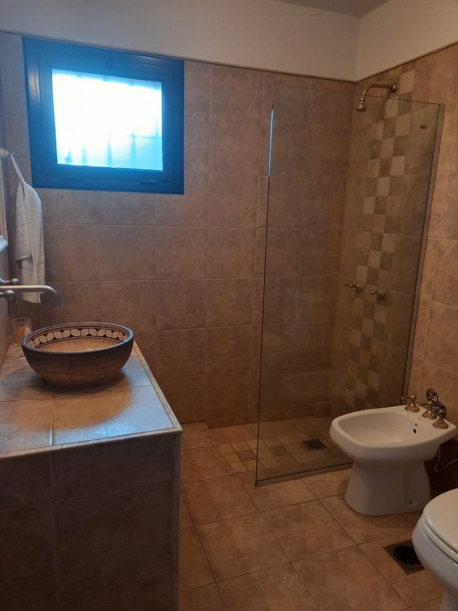 MUY LINDA CASA EN VENTA EN MAYU SUMAJ, DE EXCELENTE CALIDAD & DISEÑO, DISTANTE 50 Mts del RÍO BALNEARIO. - 30