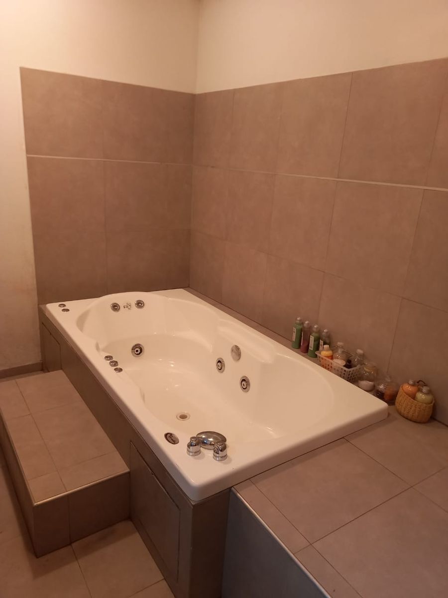 MUY LINDA CASA EN VENTA EN MAYU SUMAJ, DE EXCELENTE CALIDAD & DISEÑO, DISTANTE 50 Mts del RÍO BALNEARIO. - 31