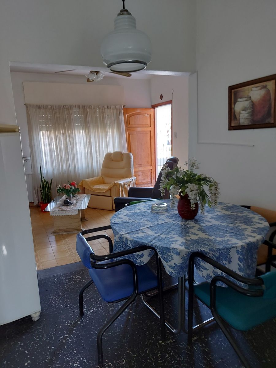 VENTA DE CASA EN CARLOS PAZ, CON 4 DEPARTAMENTOS Y LOCAL COMERCIAL SOBRE AV. ESTRADA. Estratégica Ubicación - 3