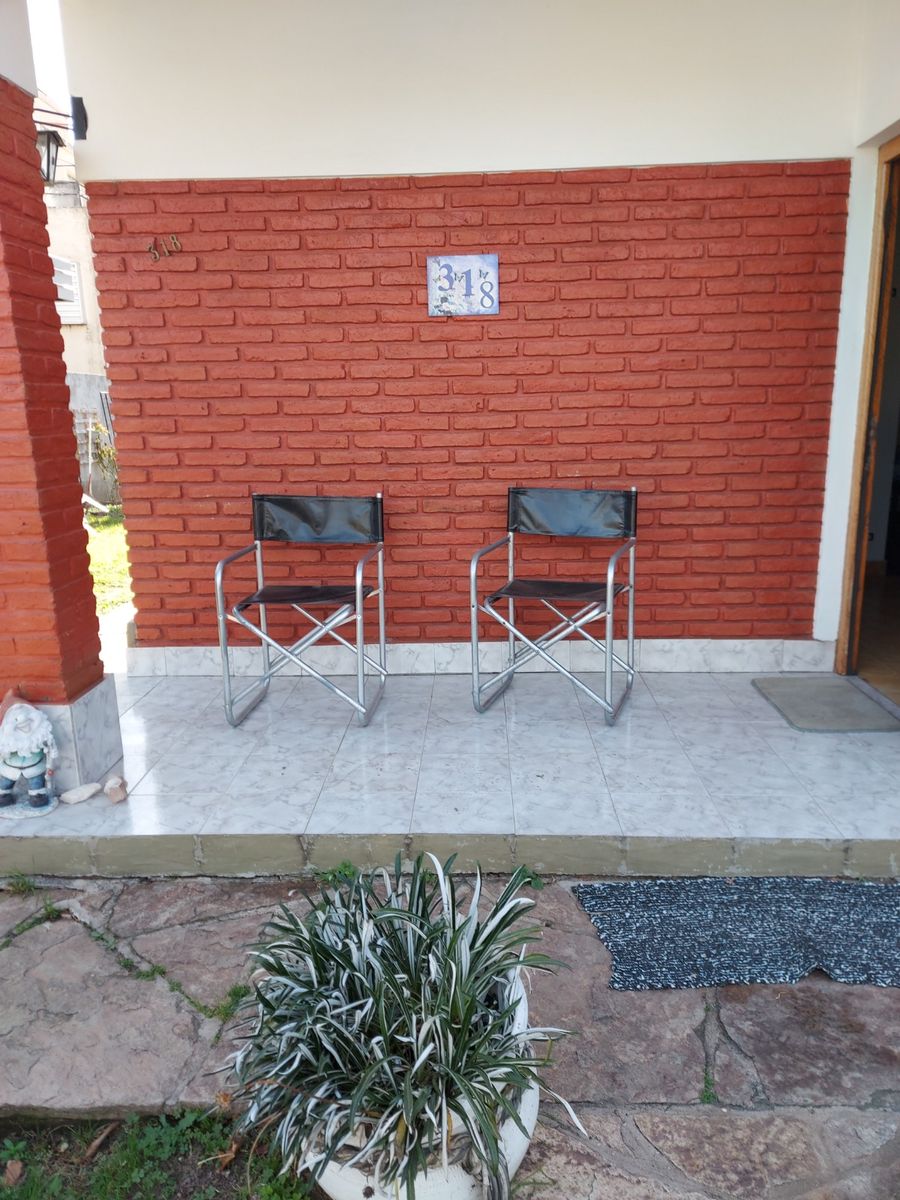 VENTA DE CASA EN CARLOS PAZ, CON 4 DEPARTAMENTOS Y LOCAL COMERCIAL SOBRE AV. ESTRADA. Estratégica Ubicación - 6