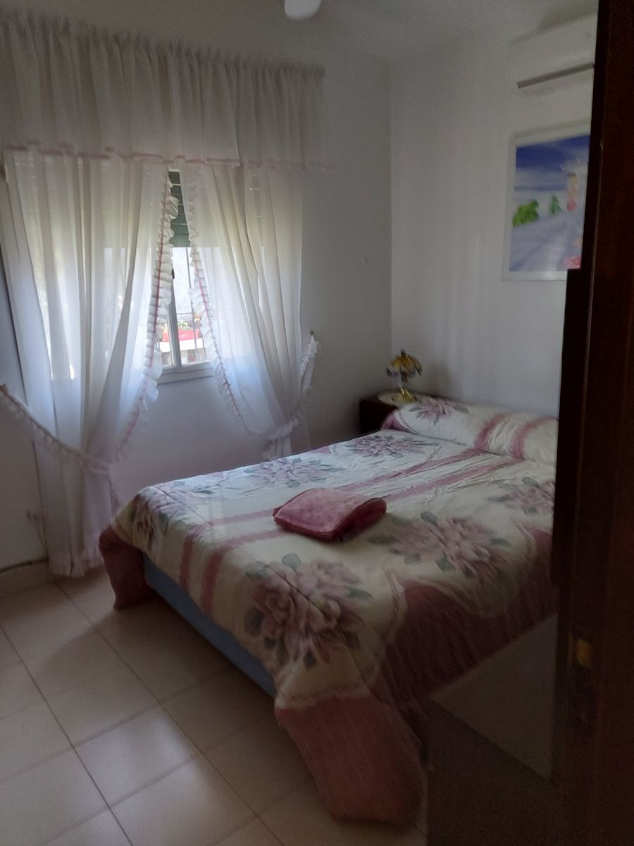 VENTA DE CASA EN CARLOS PAZ, CON 4 DEPARTAMENTOS Y LOCAL COMERCIAL SOBRE AV. ESTRADA. Estratégica Ubicación - 8