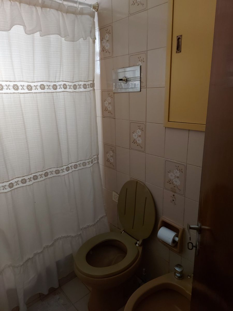 VENTA DE CASA EN CARLOS PAZ, CON 4 DEPARTAMENTOS Y LOCAL COMERCIAL SOBRE AV. ESTRADA. Estratégica Ubicación - 14