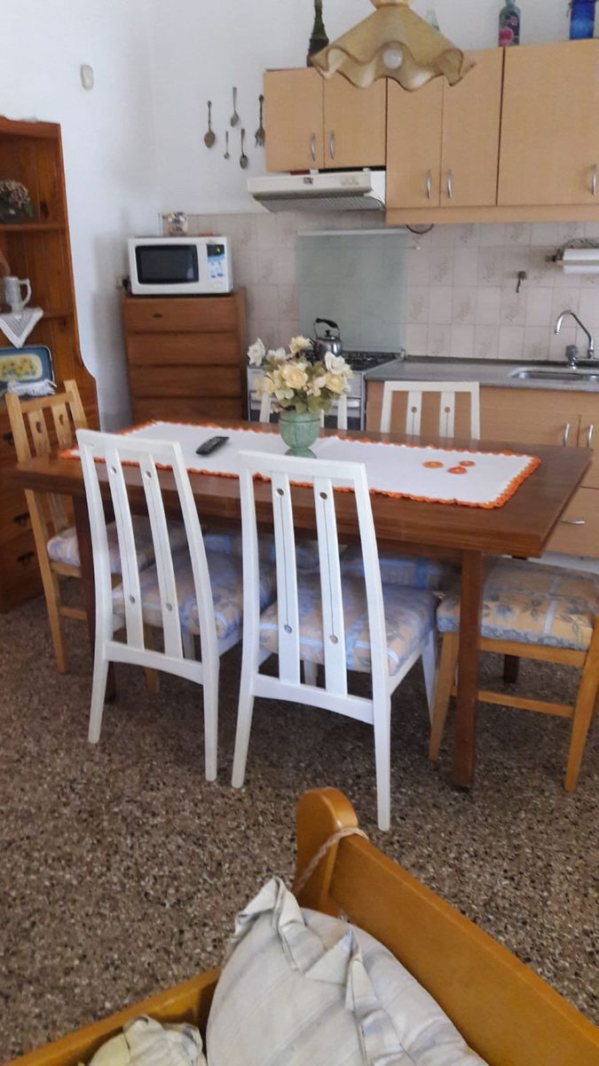 VENTA DE CASA EN CARLOS PAZ, CON 4 DEPARTAMENTOS Y LOCAL COMERCIAL SOBRE AV. ESTRADA. Estratégica Ubicación - 20