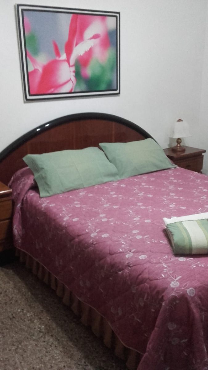 VENTA DE CASA EN CARLOS PAZ, CON 4 DEPARTAMENTOS Y LOCAL COMERCIAL SOBRE AV. ESTRADA. Estratégica Ubicación - 23