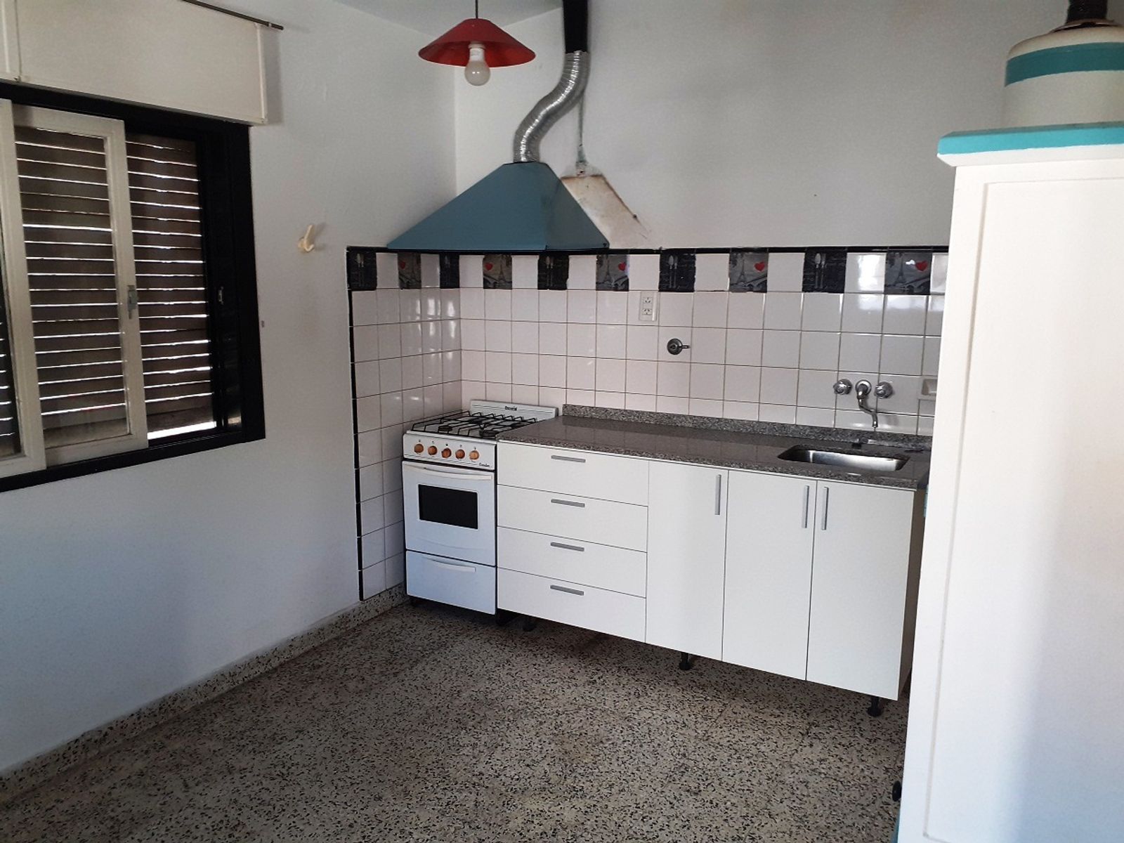 VENTA DE CASA EN CARLOS PAZ, CON 4 DEPARTAMENTOS Y LOCAL COMERCIAL SOBRE AV. ESTRADA. Estratégica Ubicación - 27