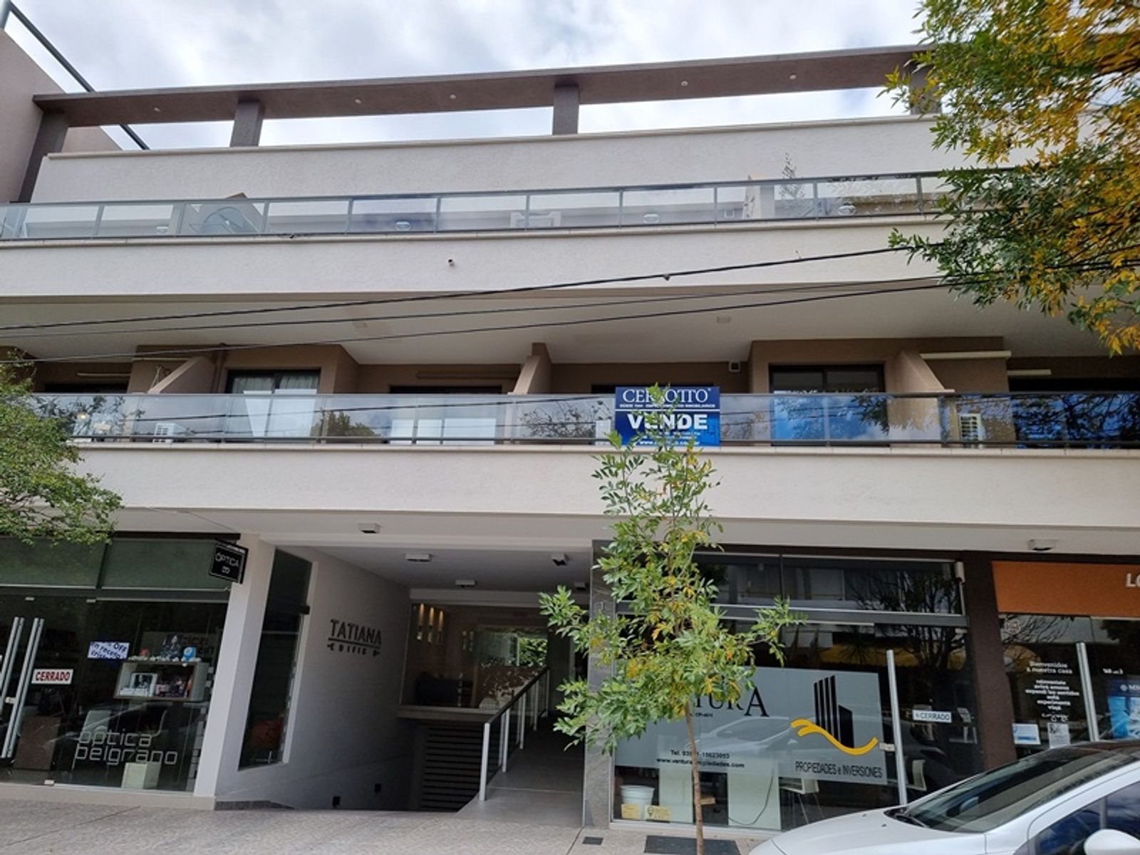EXCELENTE DEPARTAMENTO EN VENTA EN CARLOS PAZ, 2 DORMITORIOS CON COCHERA, EDIFICIO TATIANA, EXCELENTE UBICACIÓN, Todos los Servicios. - 1