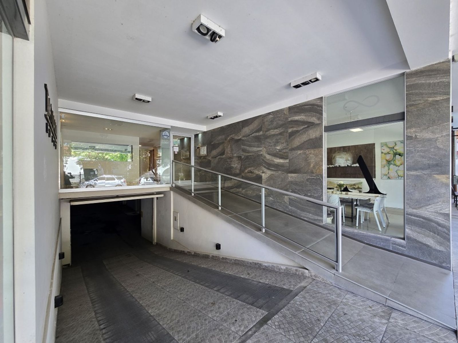 EXCELENTE DEPARTAMENTO EN VENTA EN CARLOS PAZ, 2 DORMITORIOS CON COCHERA, EDIFICIO TATIANA, EXCELENTE UBICACIÓN, Todos los Servicios. - 18