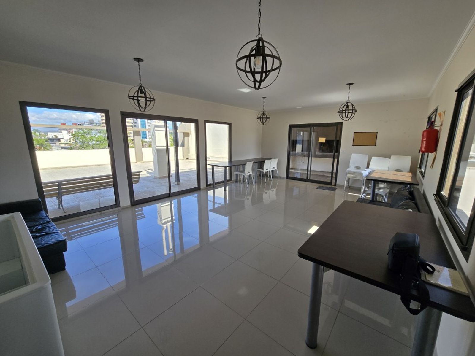 EXCELENTE DEPARTAMENTO EN VENTA EN CARLOS PAZ, 2 DORMITORIOS CON COCHERA, EDIFICIO TATIANA, EXCELENTE UBICACIÓN, Todos los Servicios. - 26