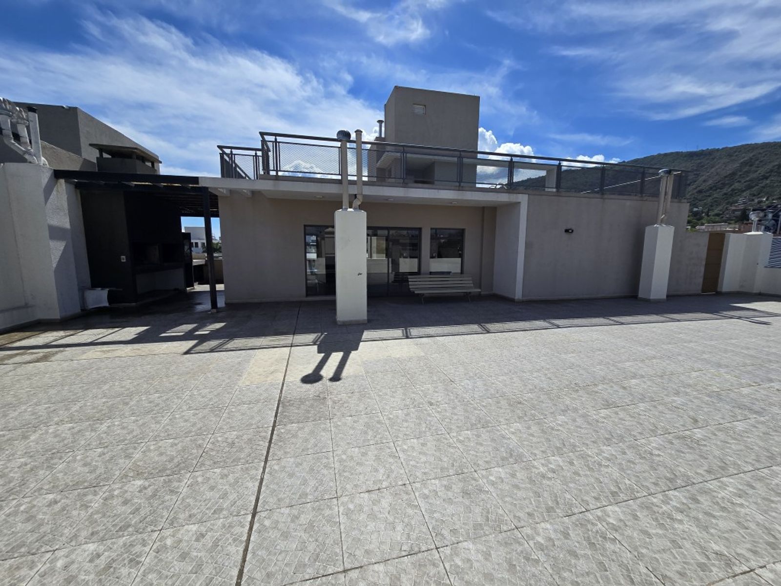 EXCELENTE DEPARTAMENTO EN VENTA EN CARLOS PAZ, 2 DORMITORIOS CON COCHERA, EDIFICIO TATIANA, EXCELENTE UBICACIÓN, Todos los Servicios. - 28
