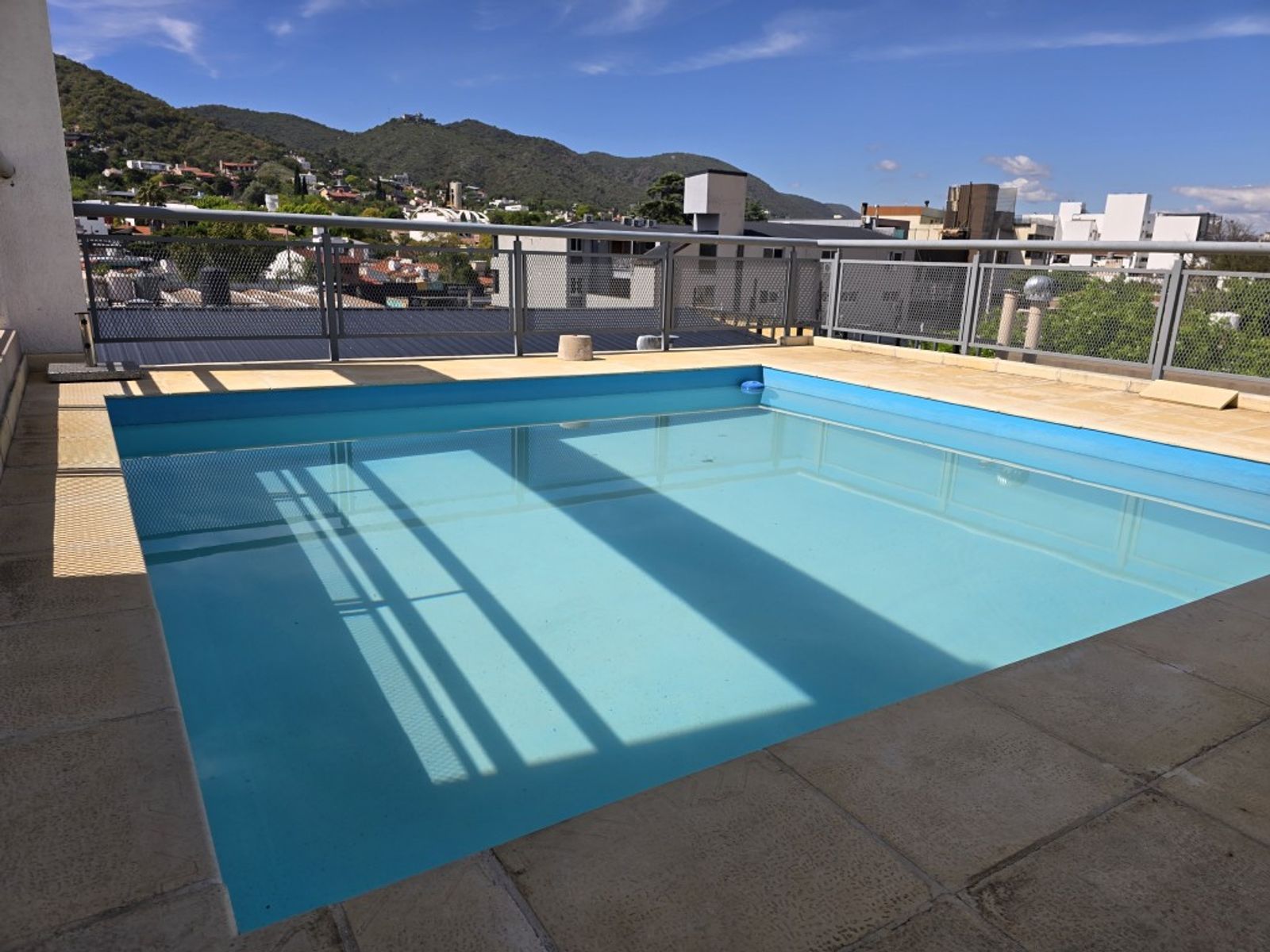 EXCELENTE DEPARTAMENTO EN VENTA EN CARLOS PAZ, 2 DORMITORIOS CON COCHERA, EDIFICIO TATIANA, EXCELENTE UBICACIÓN, Todos los Servicios. - 31