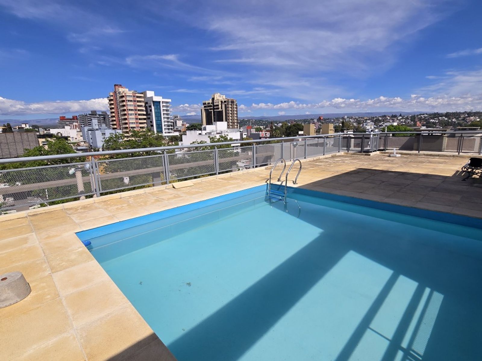 EXCELENTE DEPARTAMENTO EN VENTA EN CARLOS PAZ, 2 DORMITORIOS CON COCHERA, EDIFICIO TATIANA, EXCELENTE UBICACIÓN, Todos los Servicios. - 34