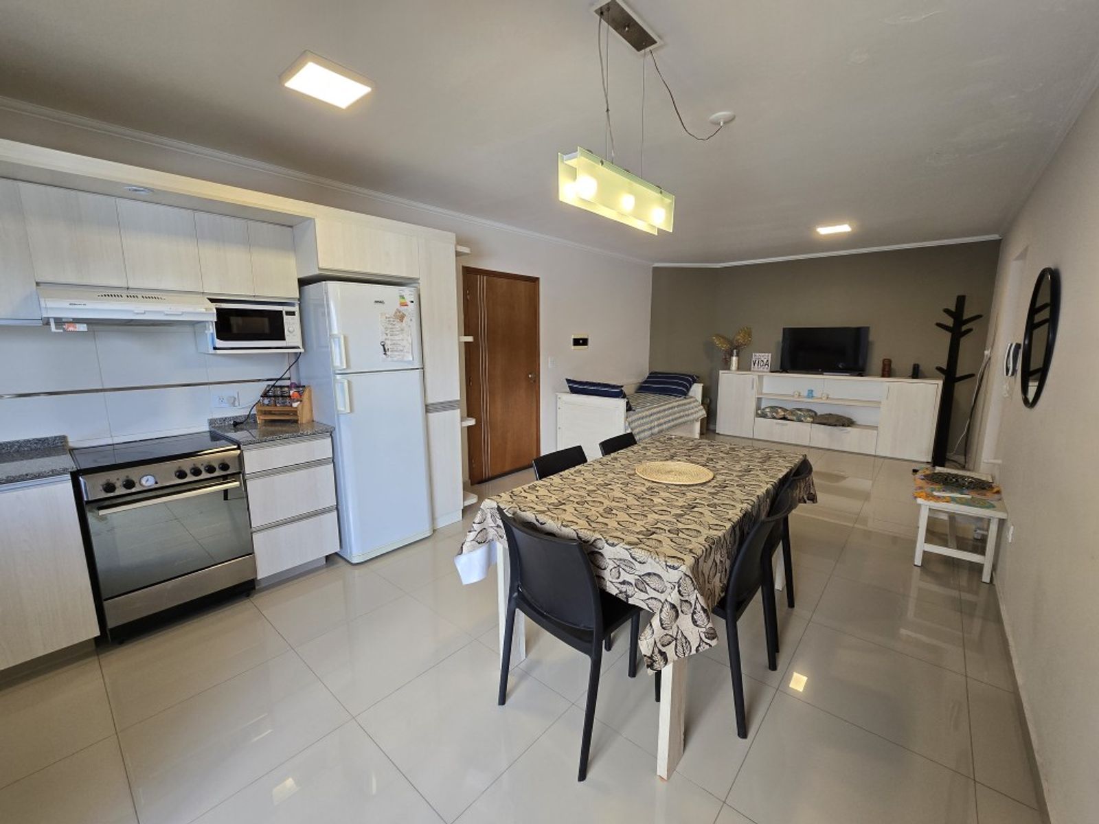 EXCELENTE DEPARTAMENTO EN VENTA EN CARLOS PAZ, 2 DORMITORIOS CON COCHERA, EDIFICIO TATIANA, EXCELENTE UBICACIÓN, Todos los Servicios. - 45