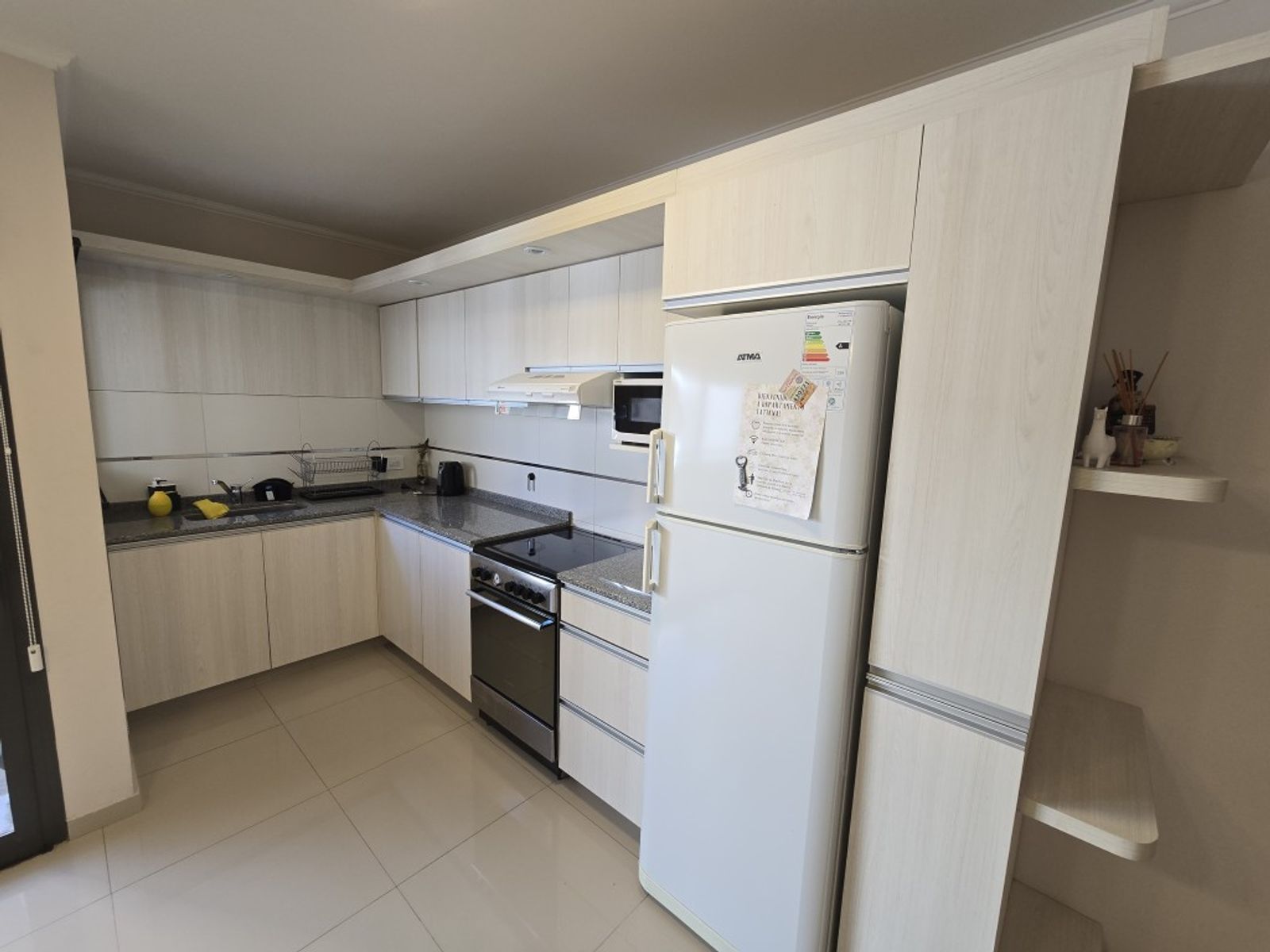 EXCELENTE DEPARTAMENTO EN VENTA EN CARLOS PAZ, 2 DORMITORIOS CON COCHERA, EDIFICIO TATIANA, EXCELENTE UBICACIÓN, Todos los Servicios. - 50