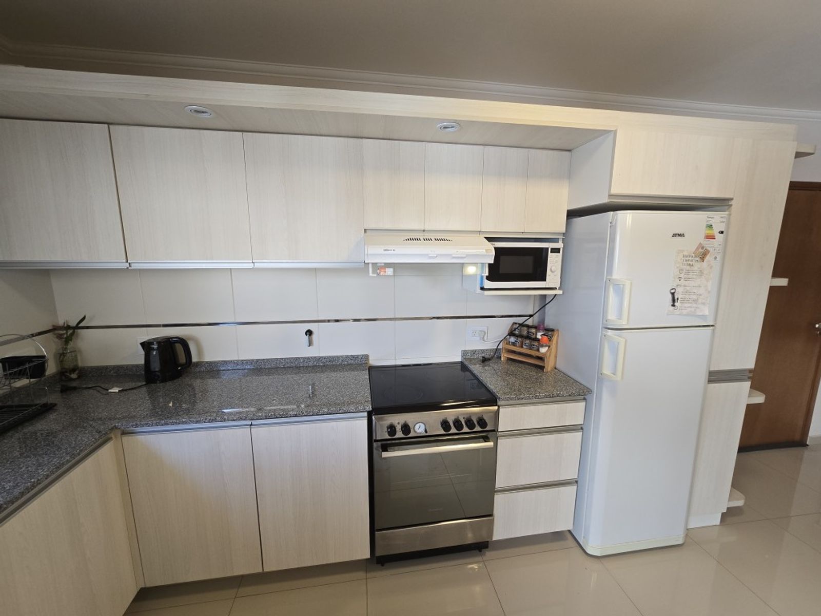 EXCELENTE DEPARTAMENTO EN VENTA EN CARLOS PAZ, 2 DORMITORIOS CON COCHERA, EDIFICIO TATIANA, EXCELENTE UBICACIÓN, Todos los Servicios. - 51